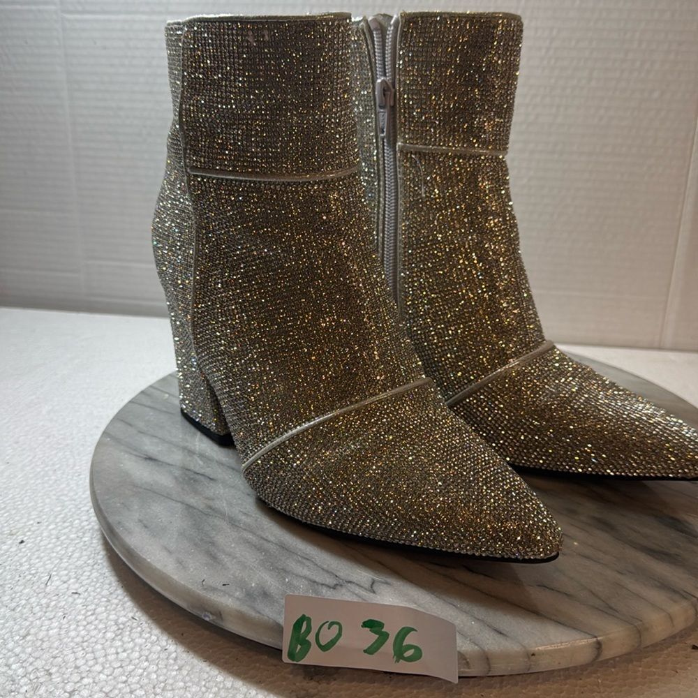 Cailin ankle boots size 8 1/2 pre-owned silver sparkle
